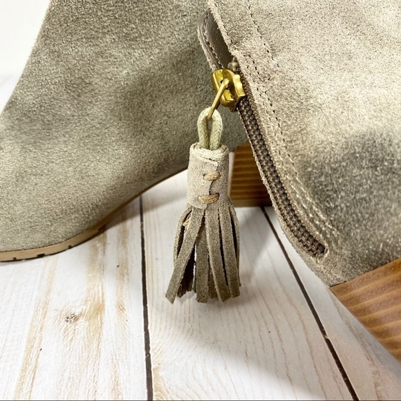 Kenneth Cole Reaction Taupe Suede Tassel Booties 6.5 - Picture 9 of 11